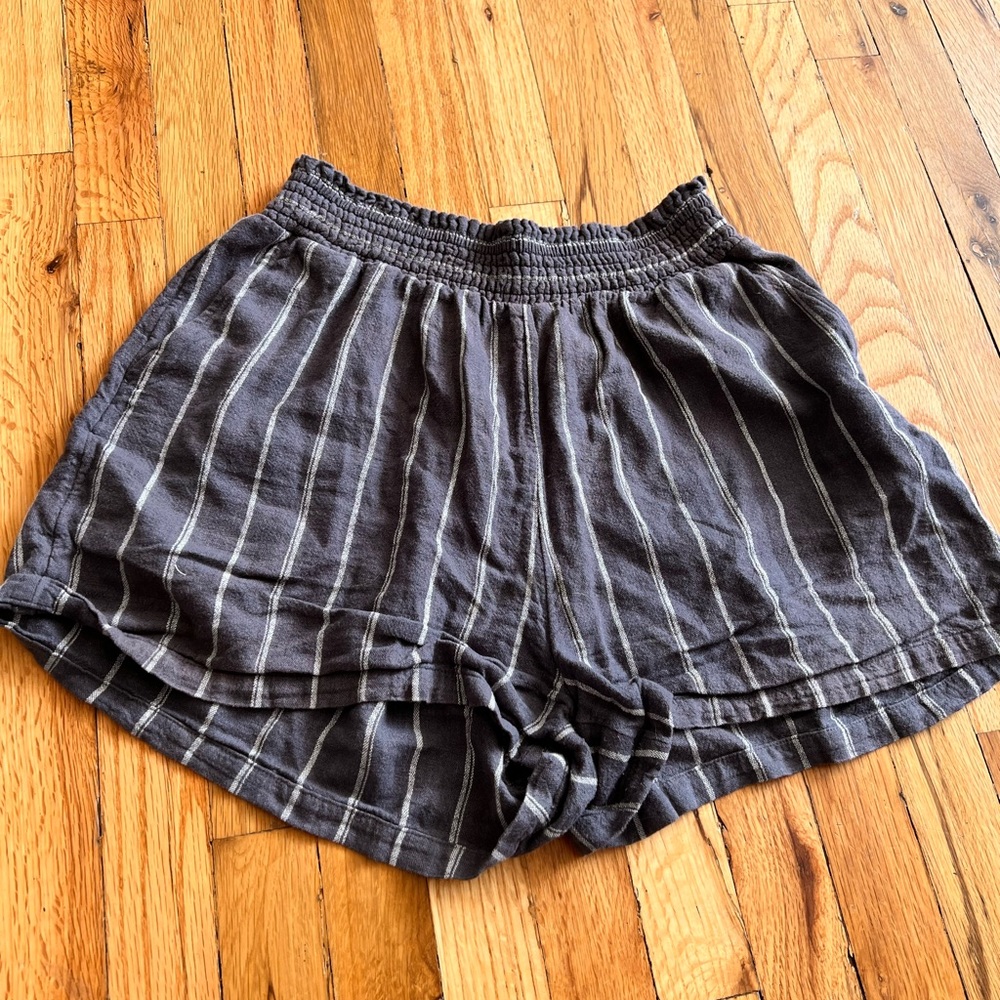 Linen striped shorts